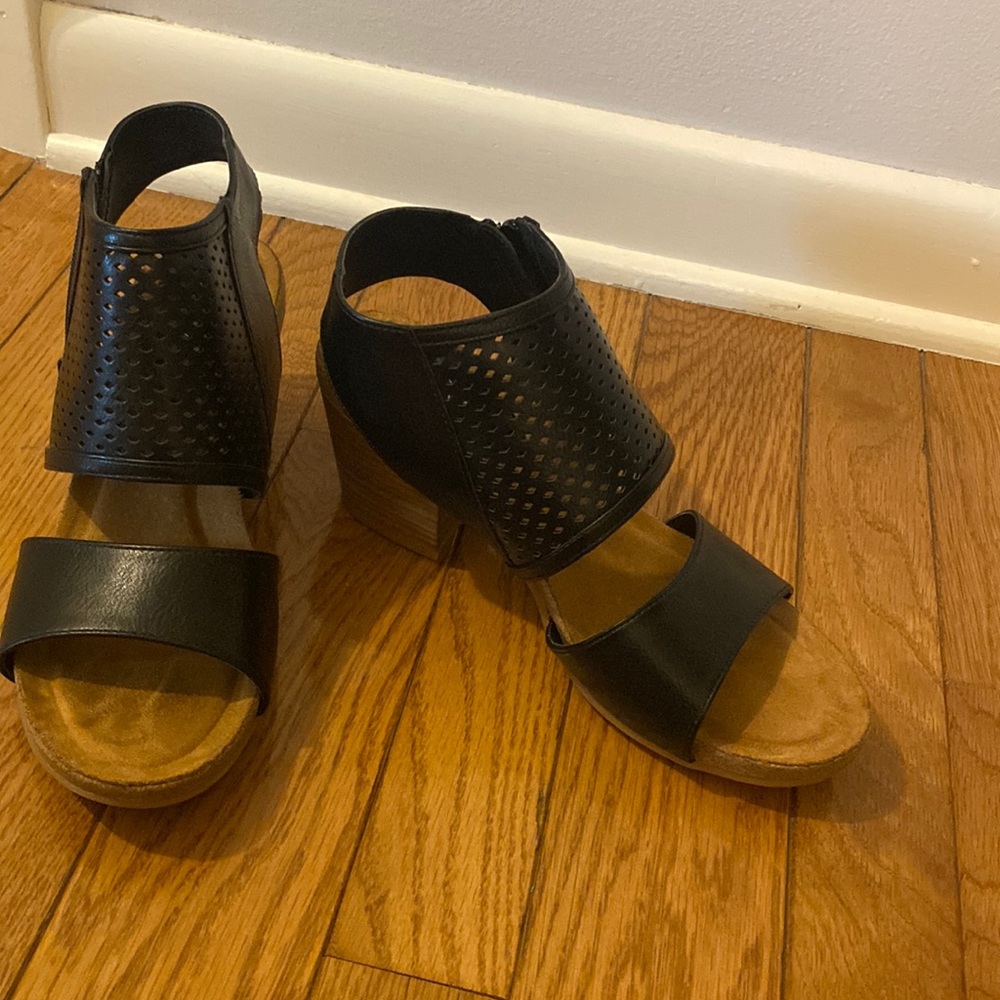 Euro soft sandals with heel